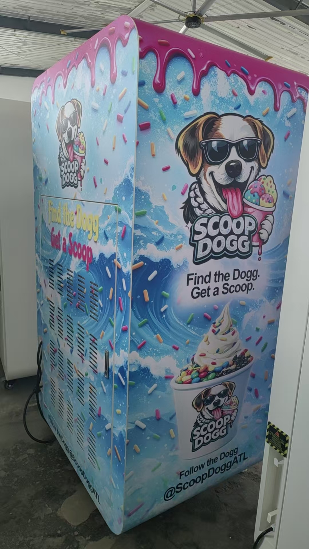 Scoop Dogg machine — rear wrap detail